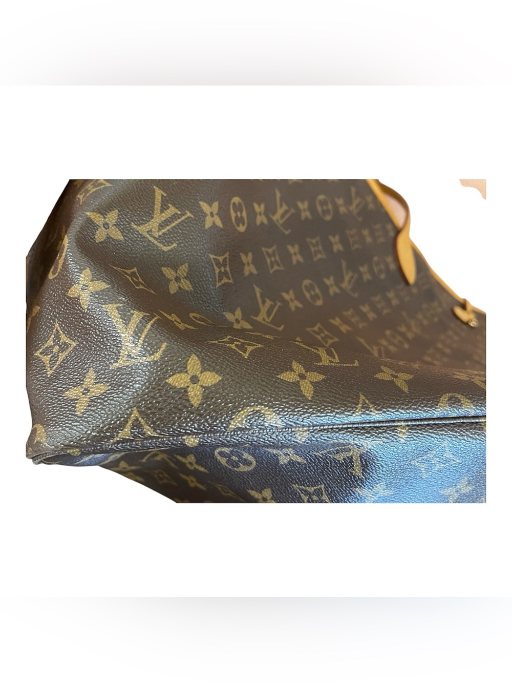 Louis Vuitton Neverfull Monogram Tote GM - Picture 10 of 15